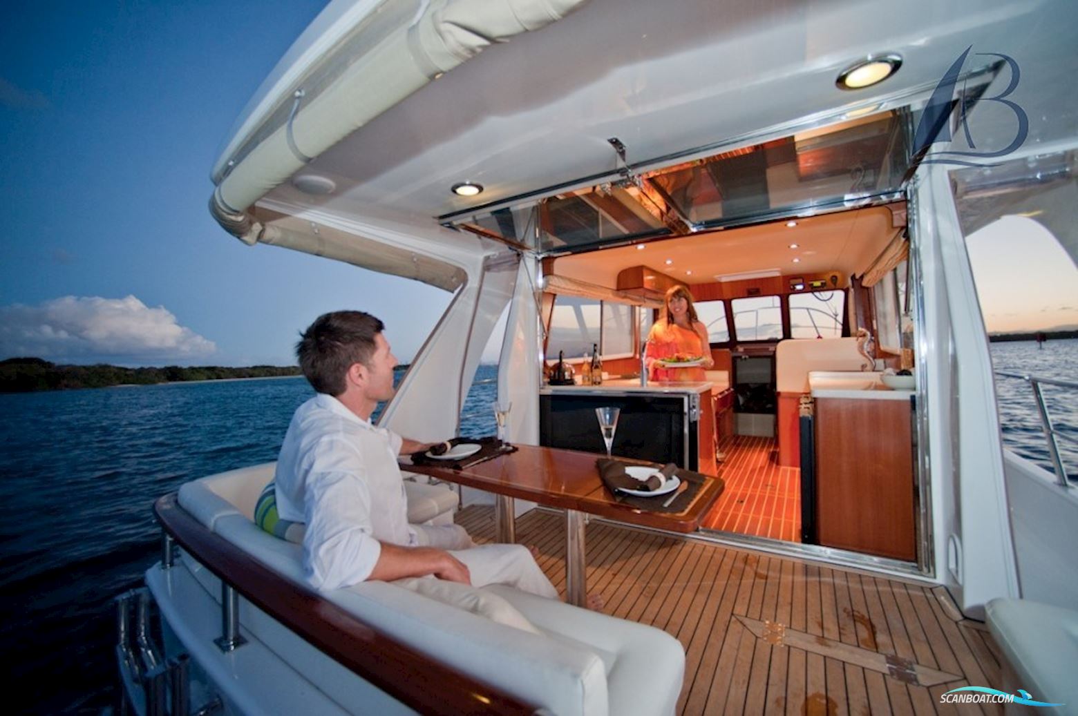 Integrity Motor Yachts Integrity 350 Sedan