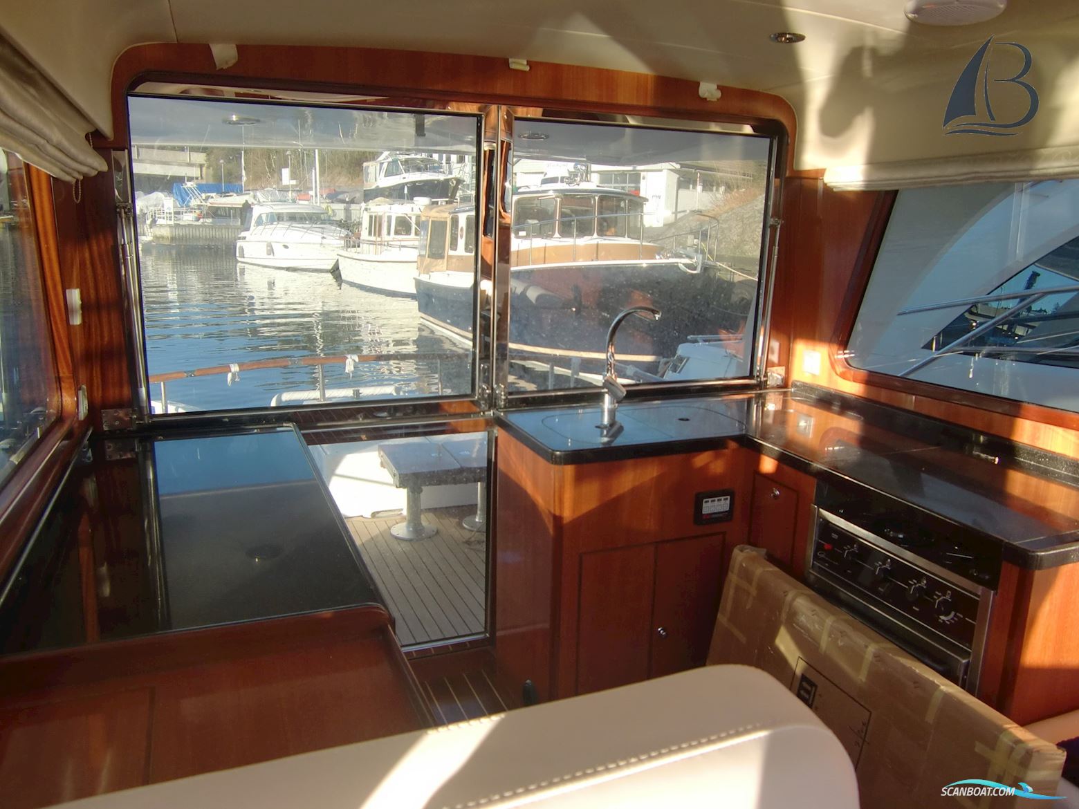 Integrity Motor Yachts Integrity 350 Sedan