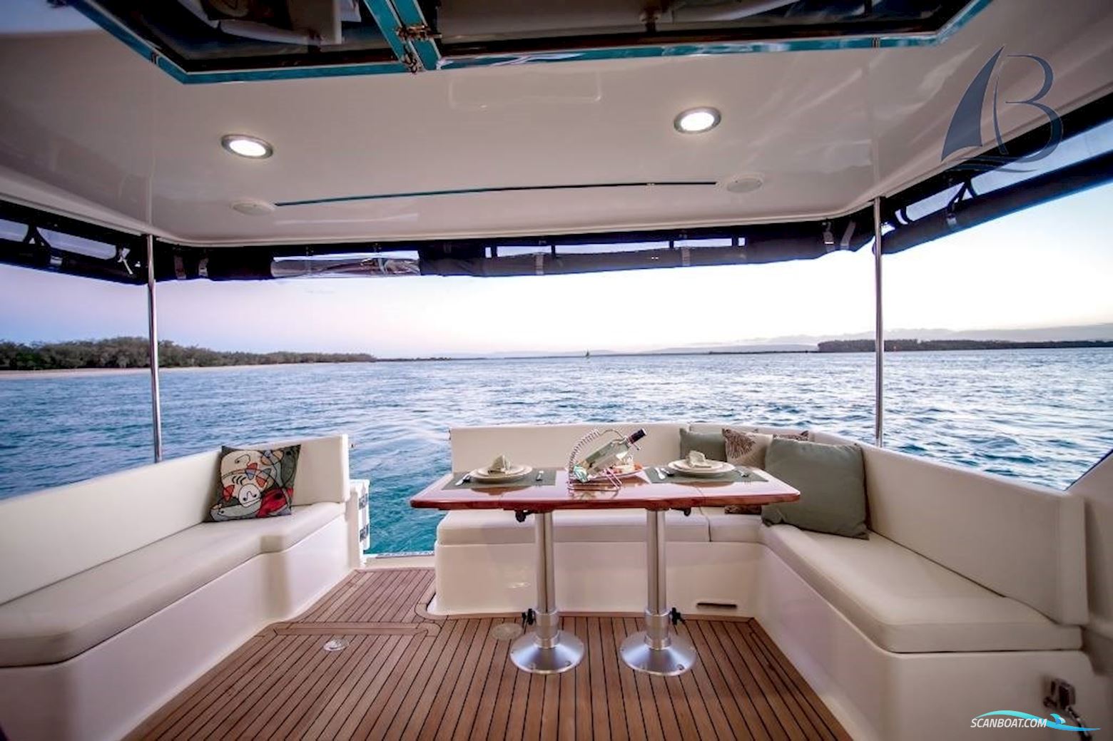 Integrity Motor Yachts Integrity 380 Fly
