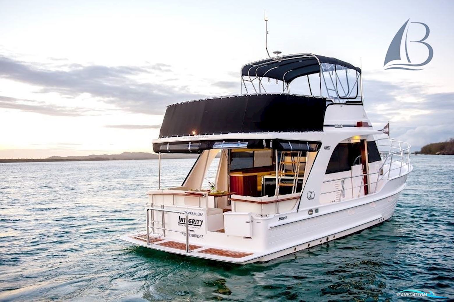 Integrity Motor Yachts Integrity 380 Fly