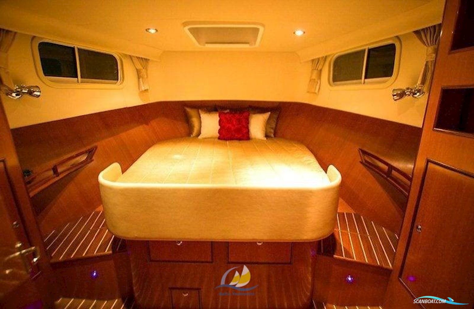 Integrity Motor Yachts Integrity 380 Sedan