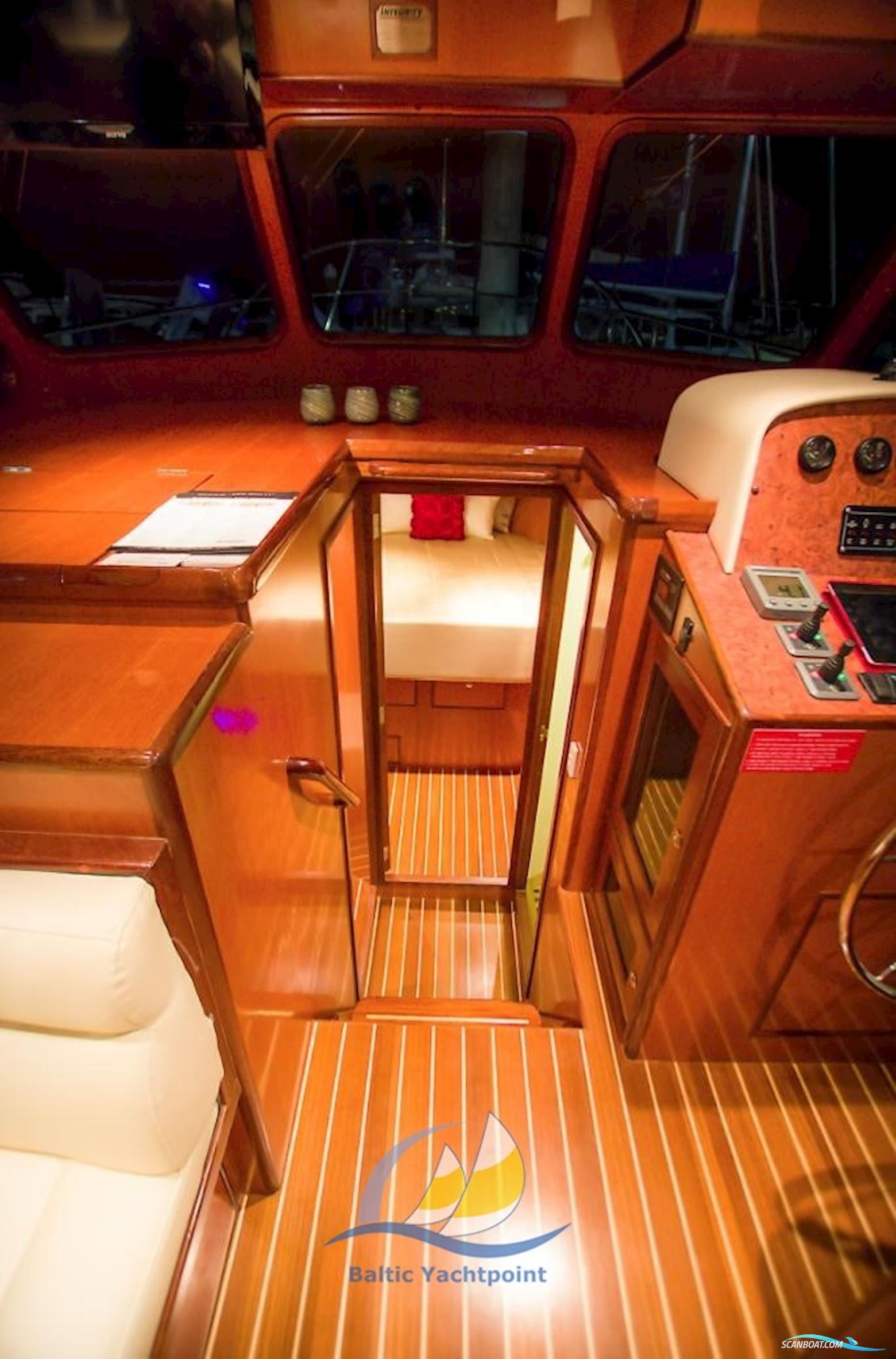 Integrity Motor Yachts Integrity 380 Sedan