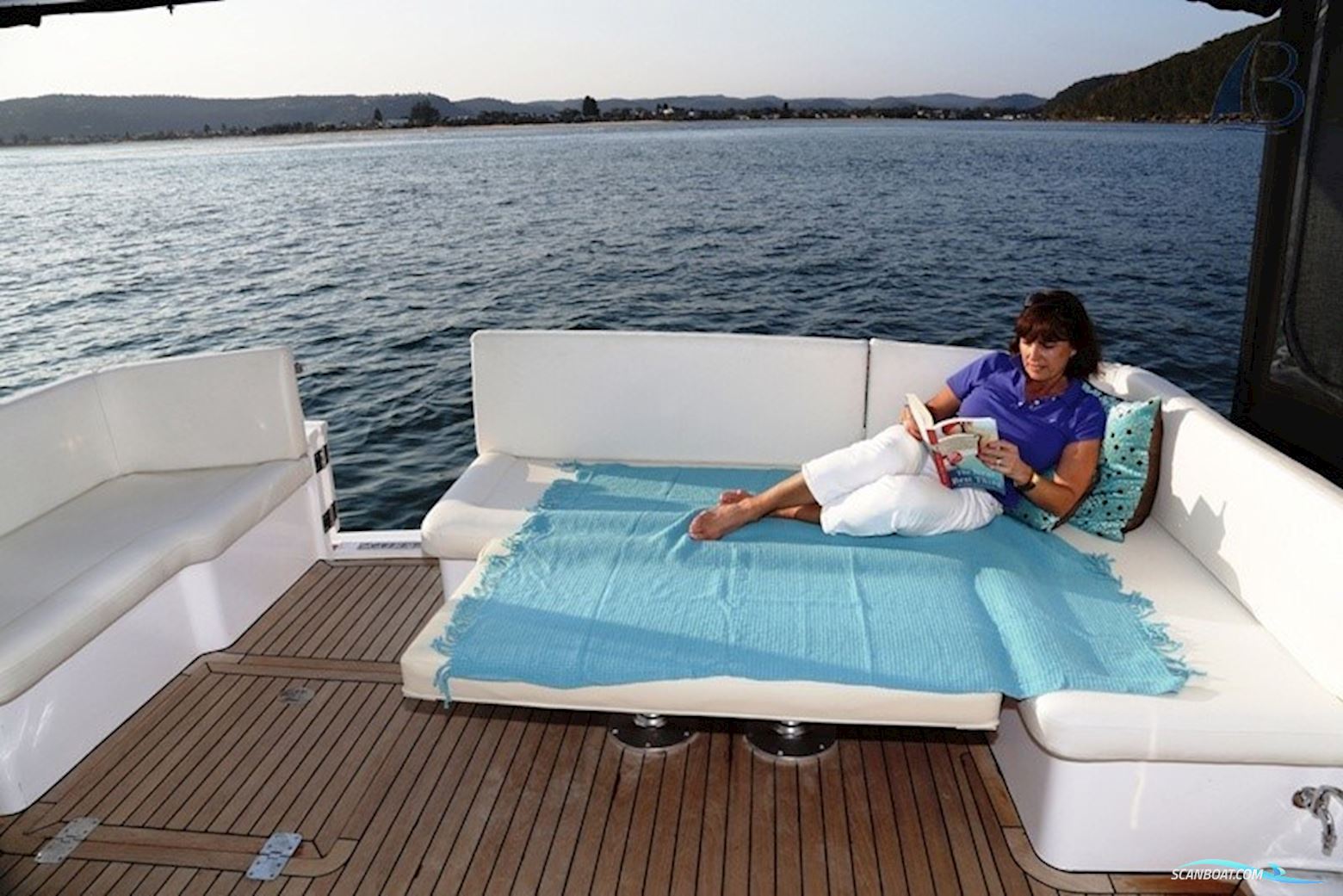 Integrity Motor Yachts Integrity 380 Sedan