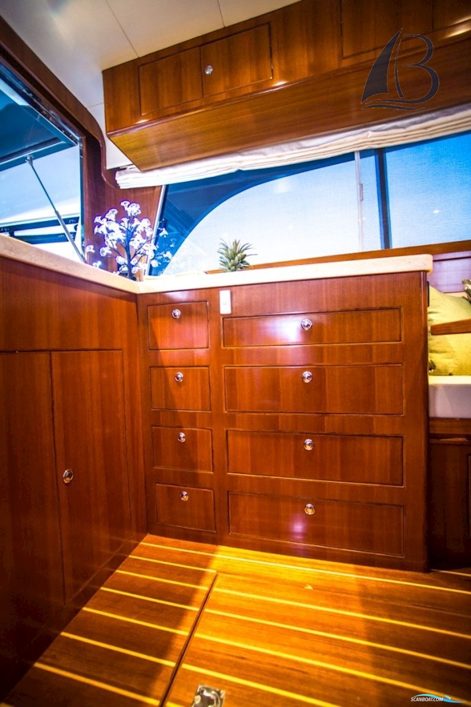 Integrity Motor Yachts Integrity 440 Sedan