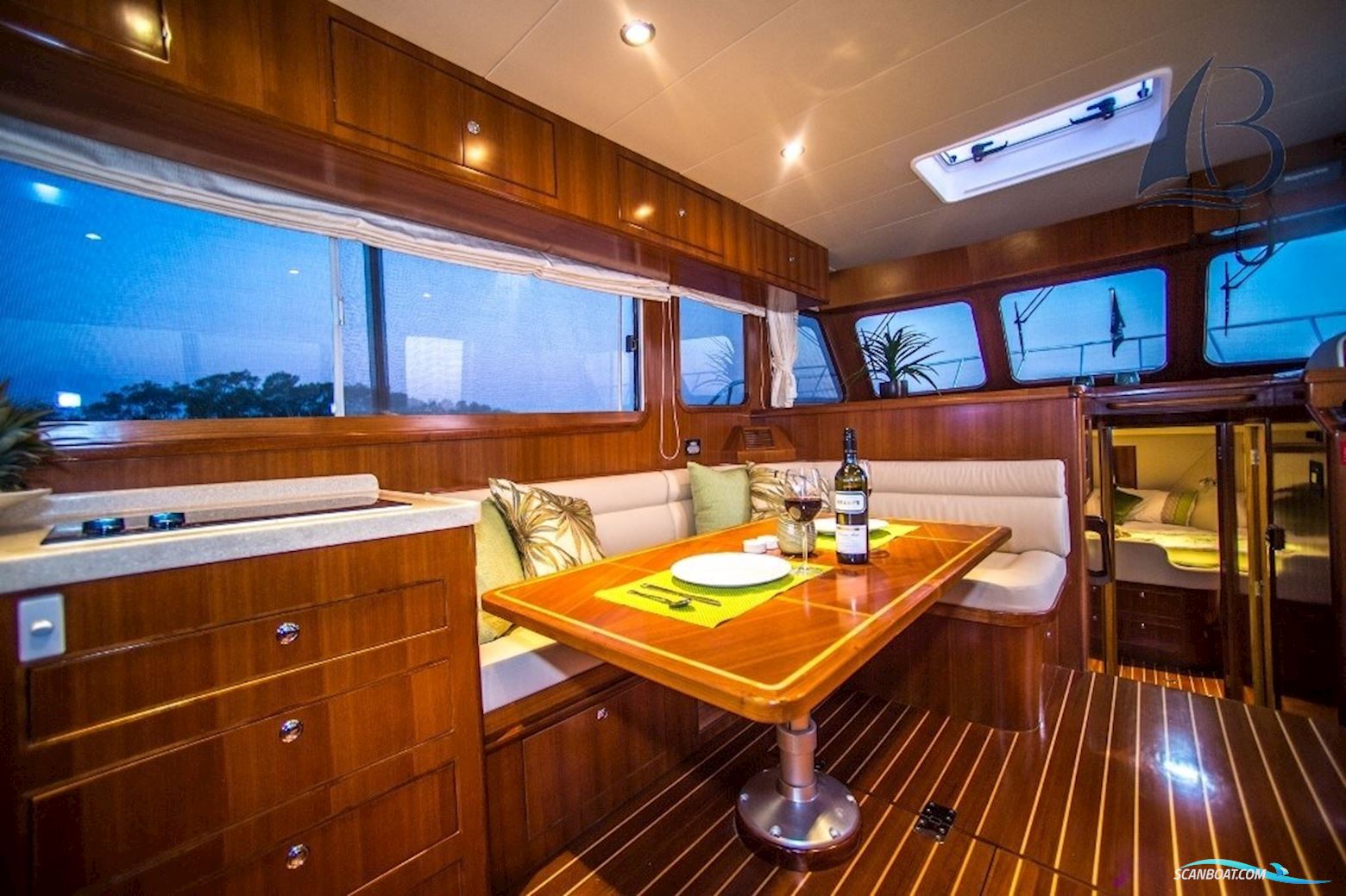 Integrity Motor Yachts Integrity 440 Sedan