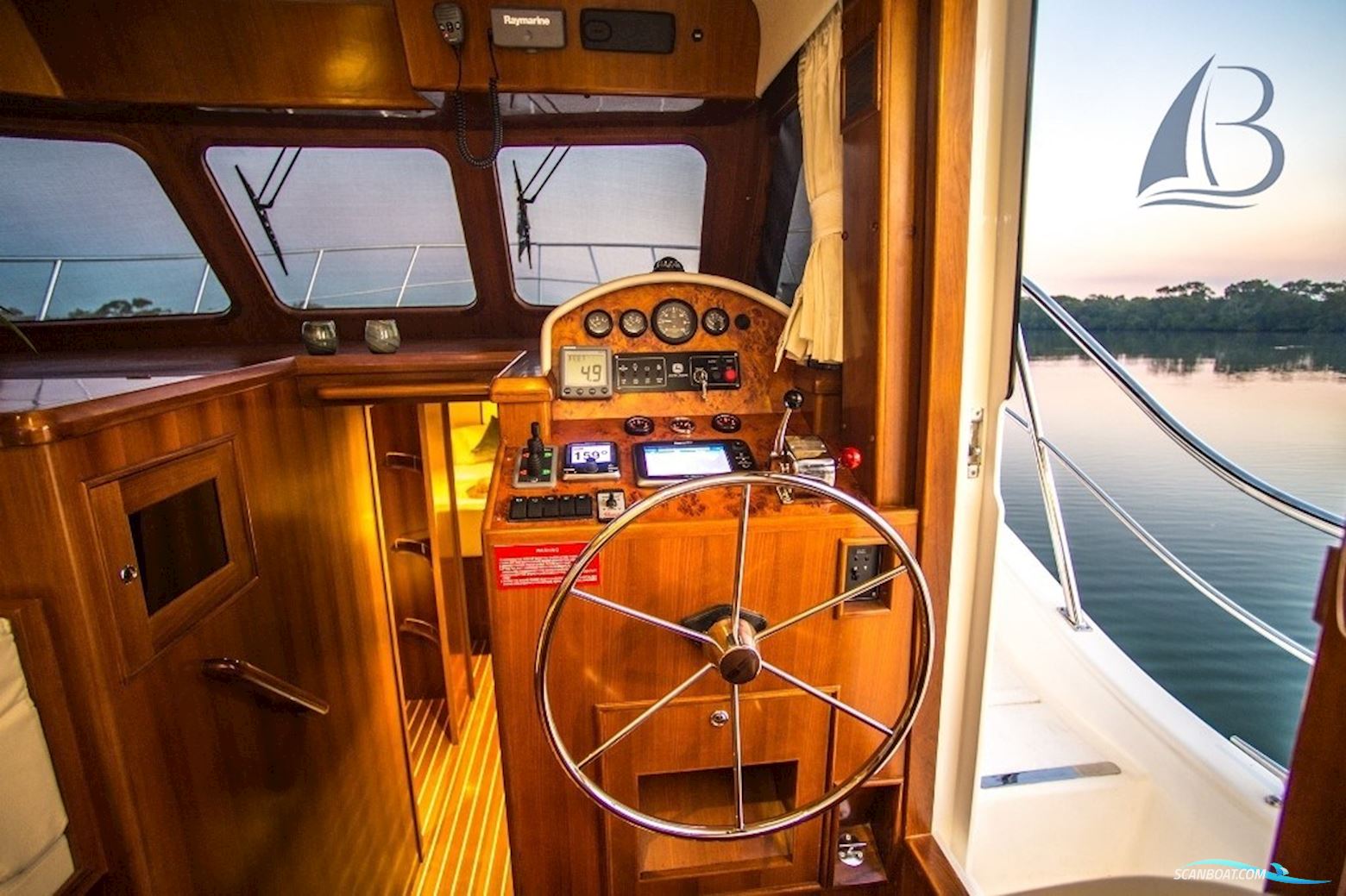 Integrity Motor Yachts Integrity 440 Sedan