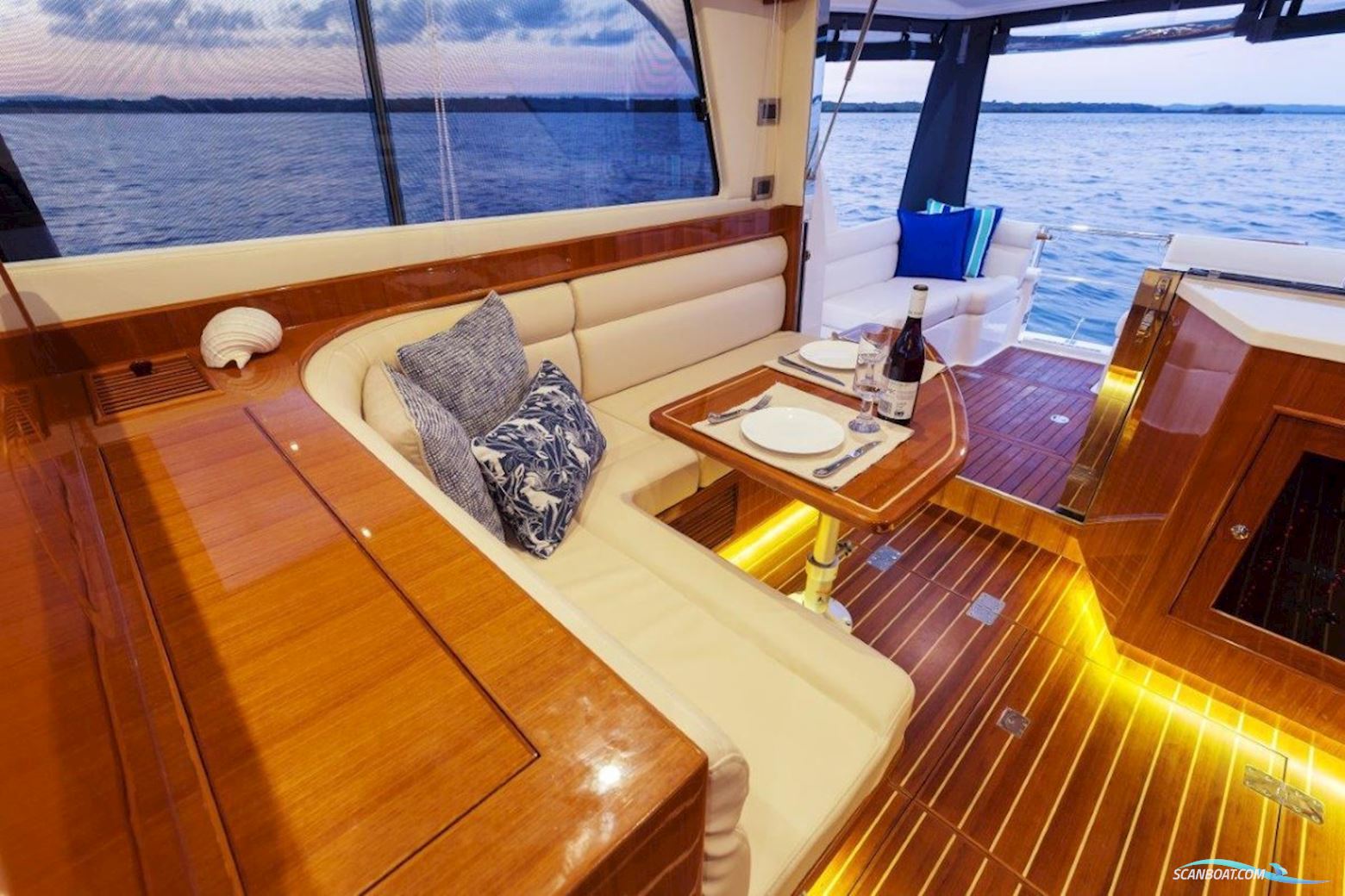 Integrity Trawlers 380Sedan