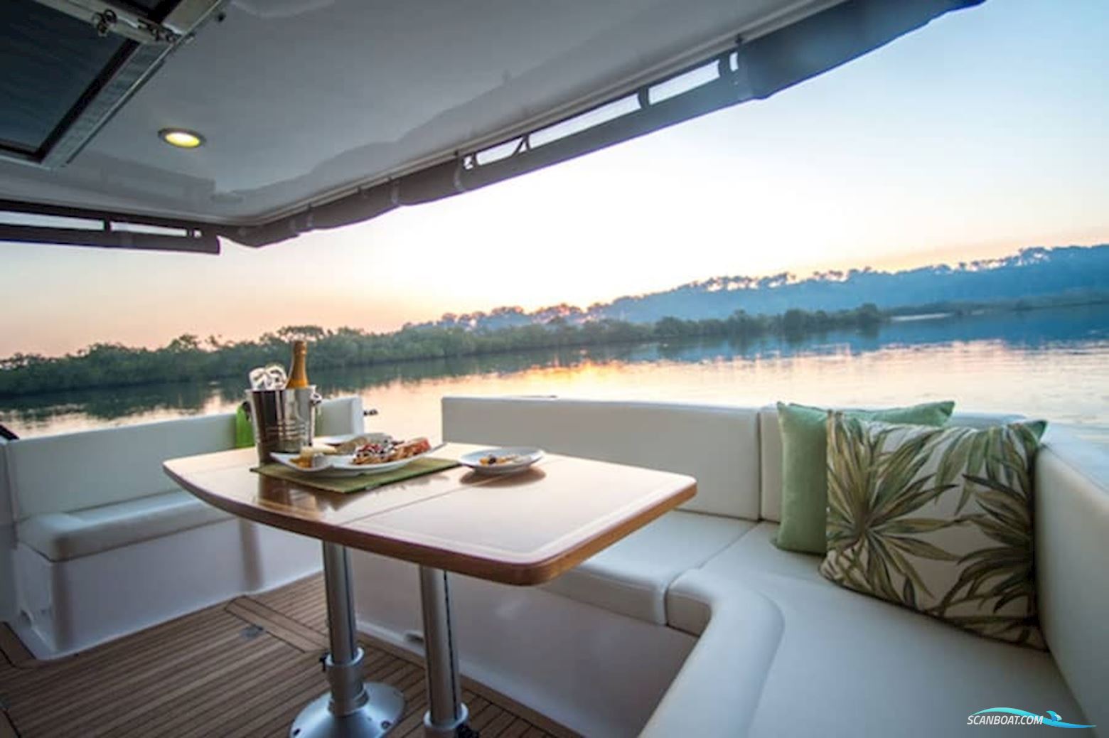 Integrity Trawlers 440Sedan