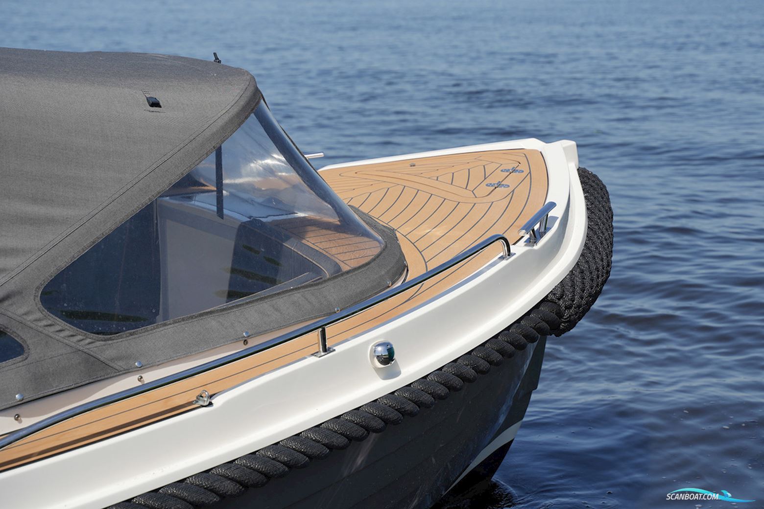 Interboat Intender 820