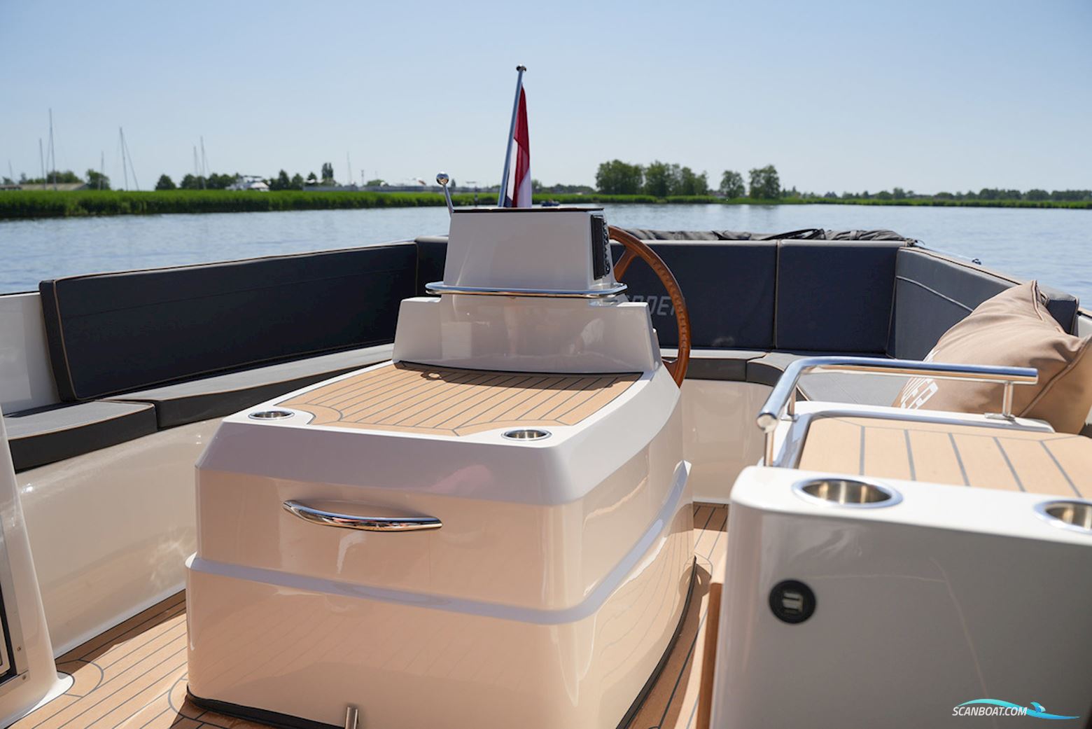 Interboat Intender 820