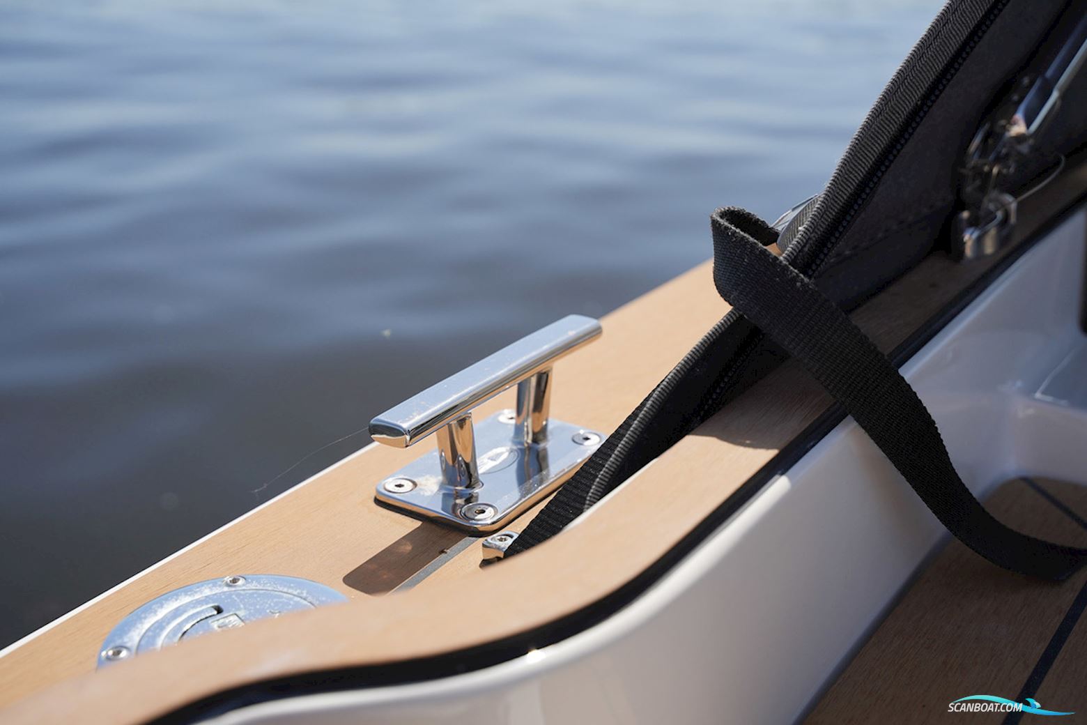 Interboat Intender 820