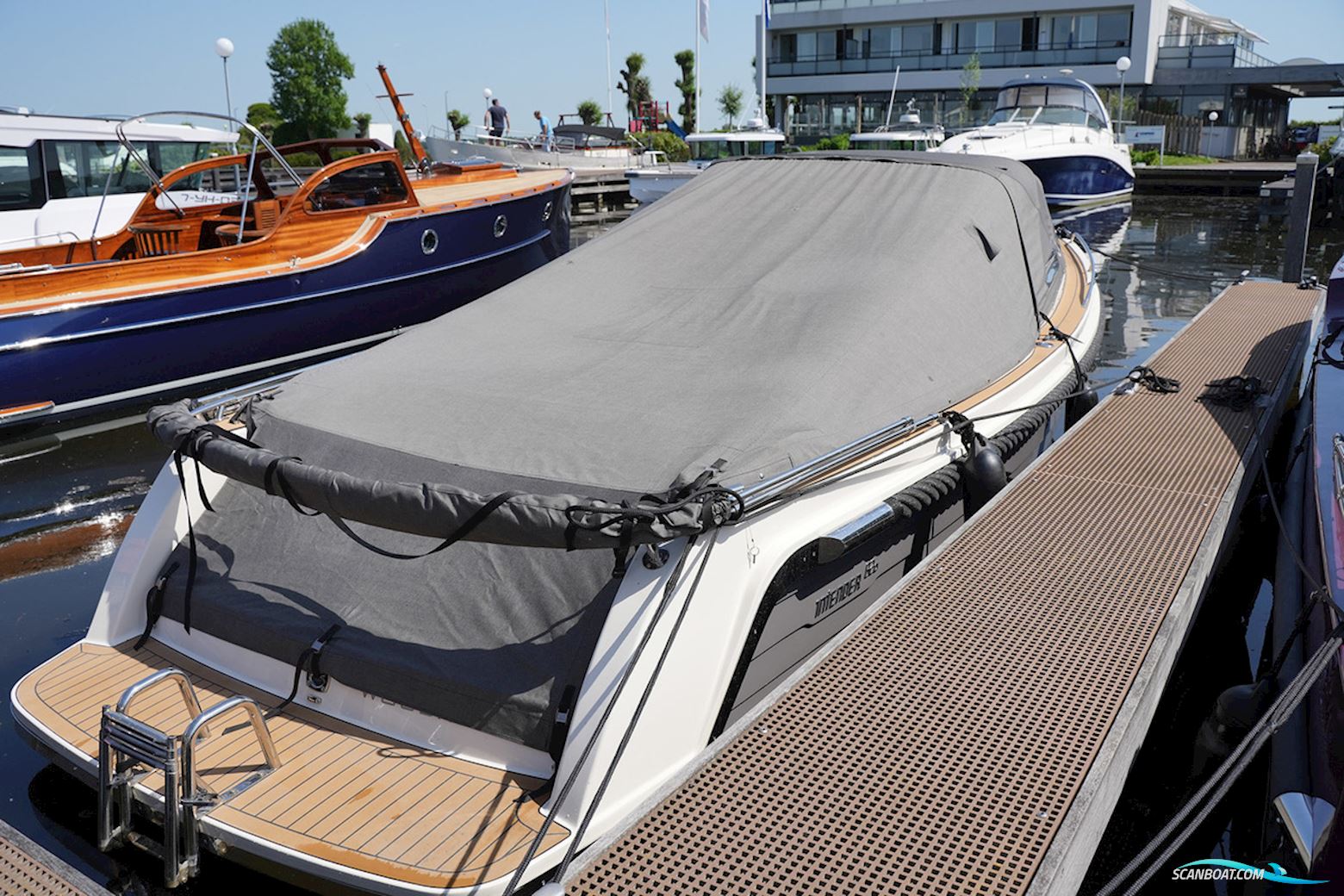 Interboat Intender 820