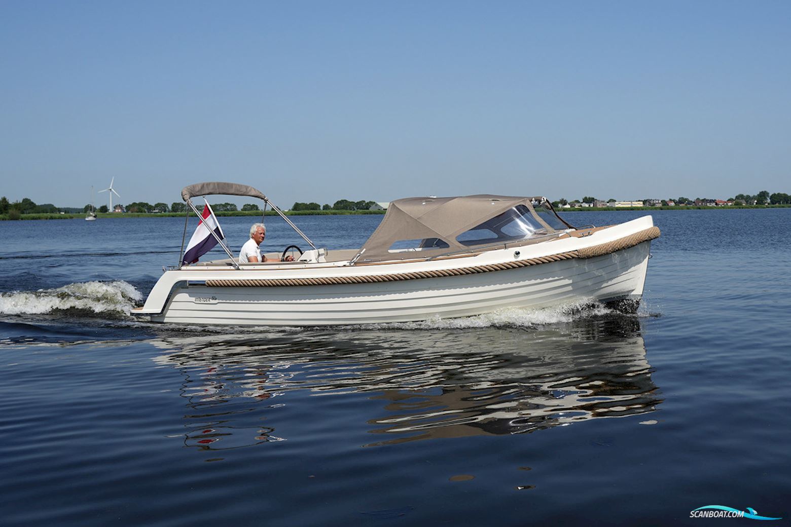 Interboat Intender 820
