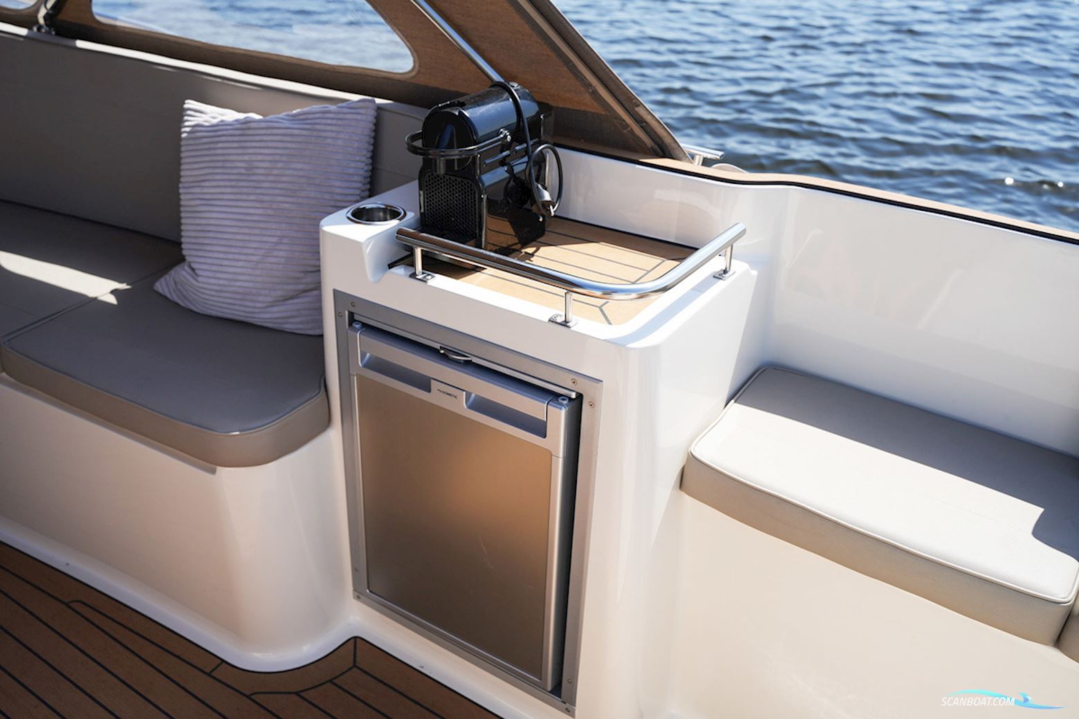Interboat Intender 820