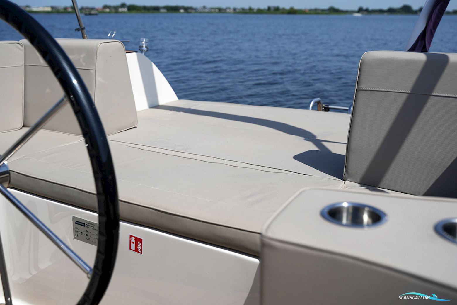 Interboat Intender 820