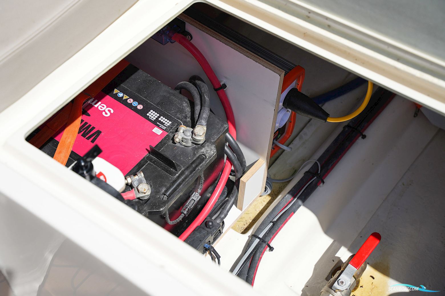 Interboat Intender 820