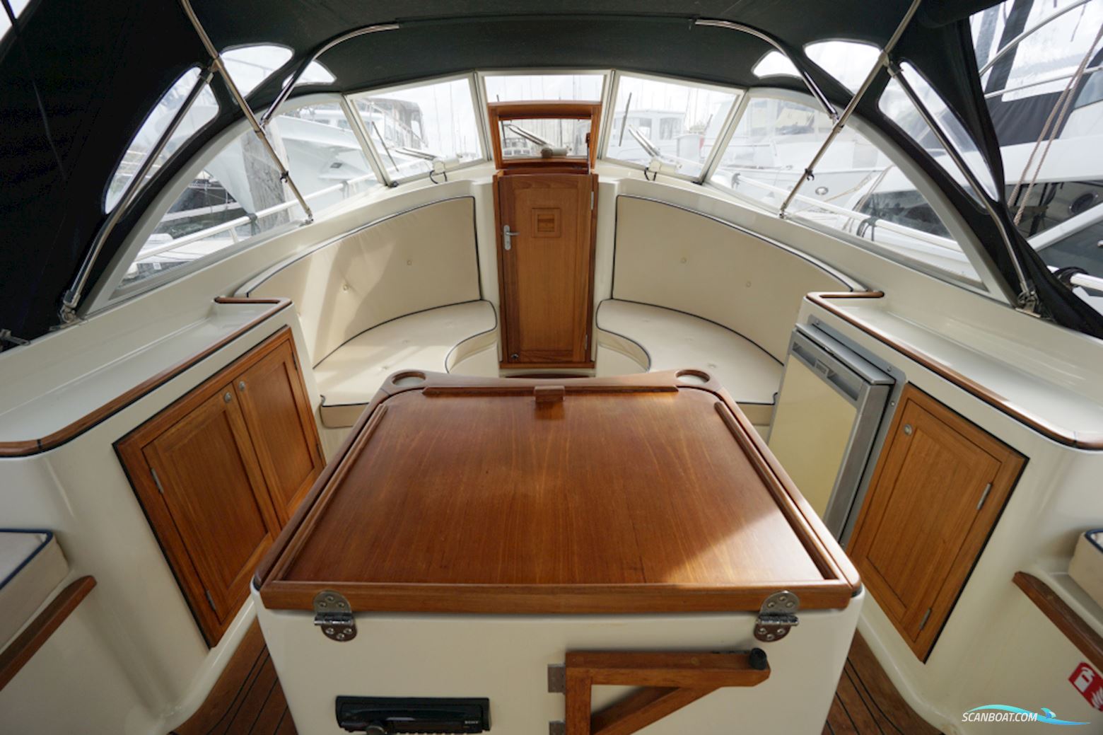 Intercruiser 27 Cabin