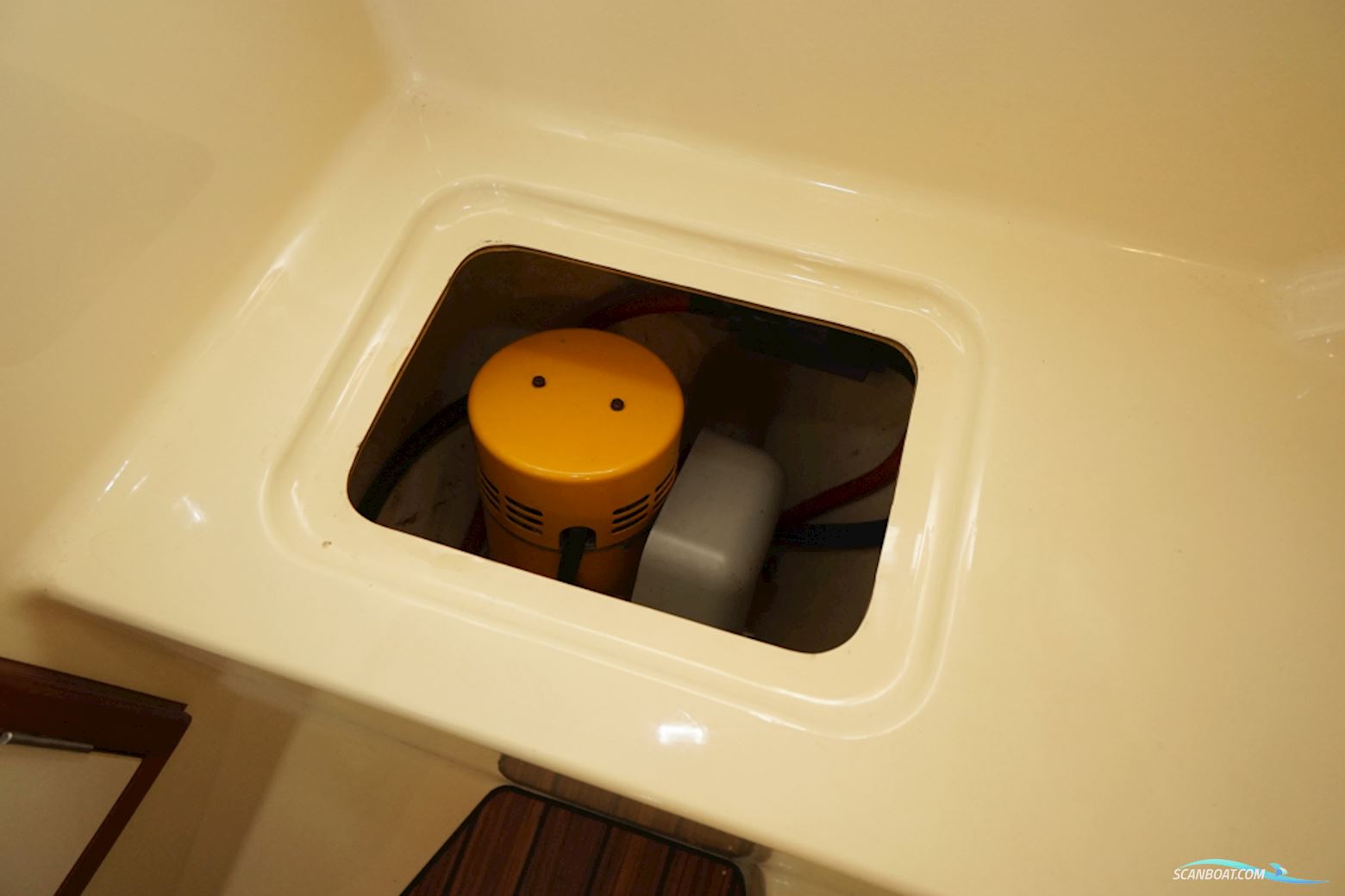 Intercruiser 27 Cabin