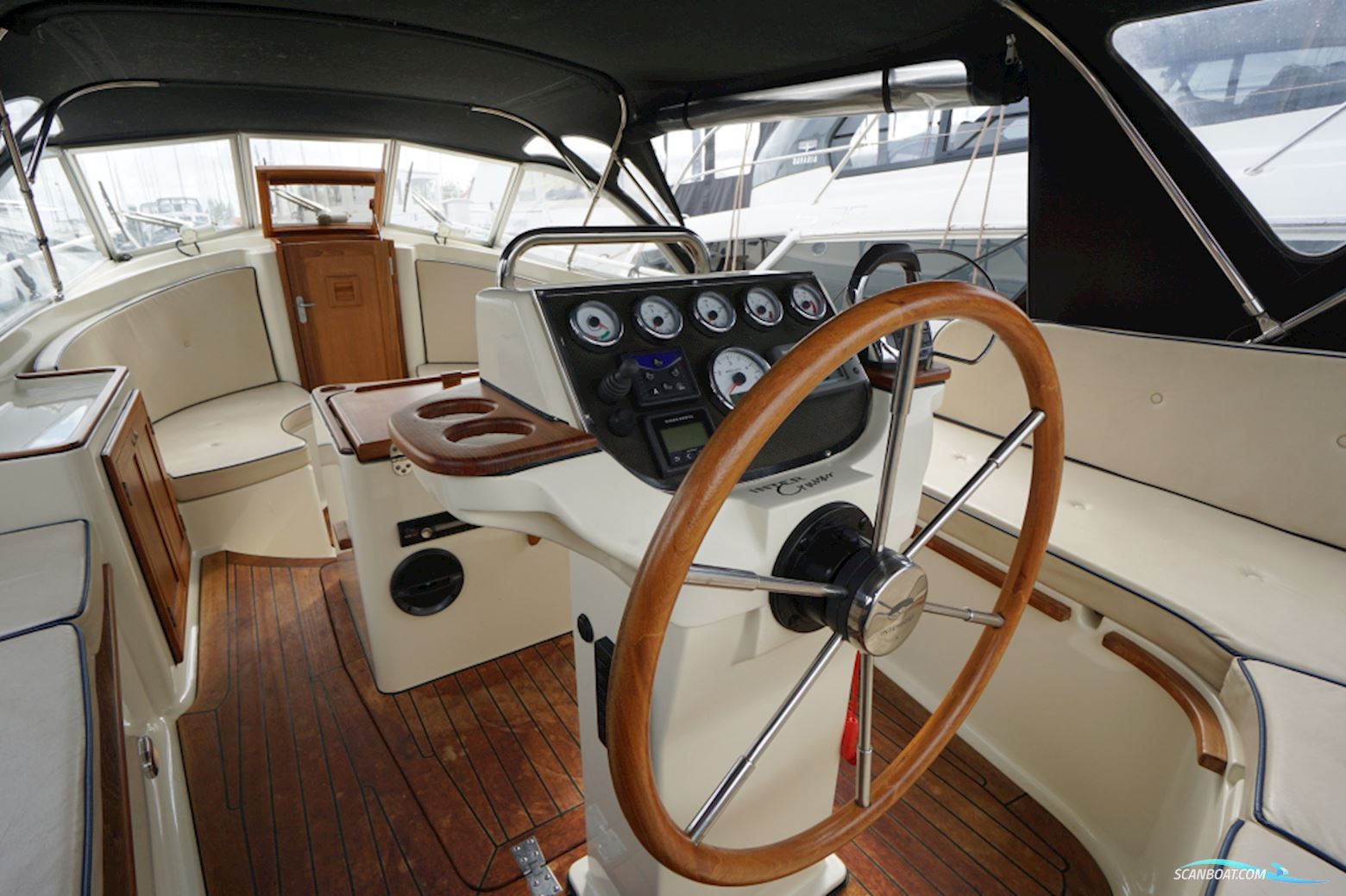 Intercruiser 27 Cabin