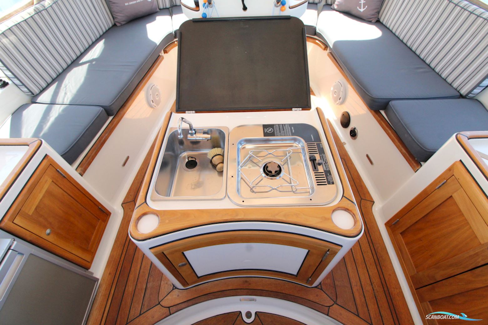 Intercruiser 27 Cabin