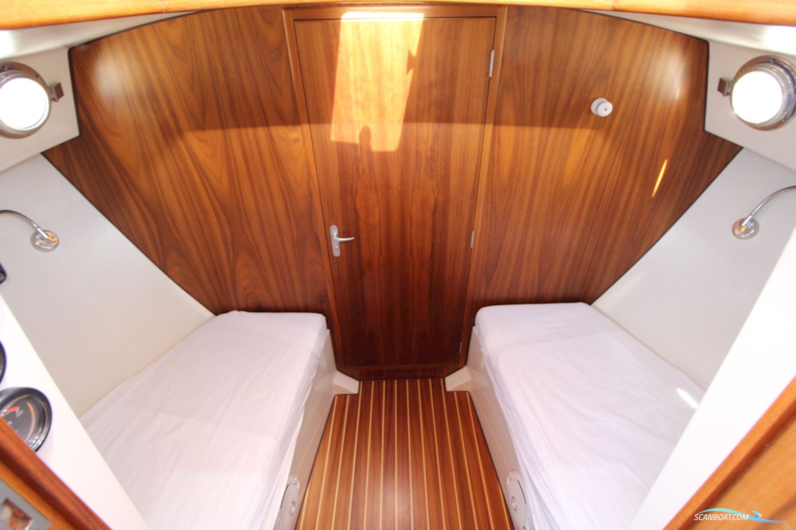 Intercruiser 27 Cabin