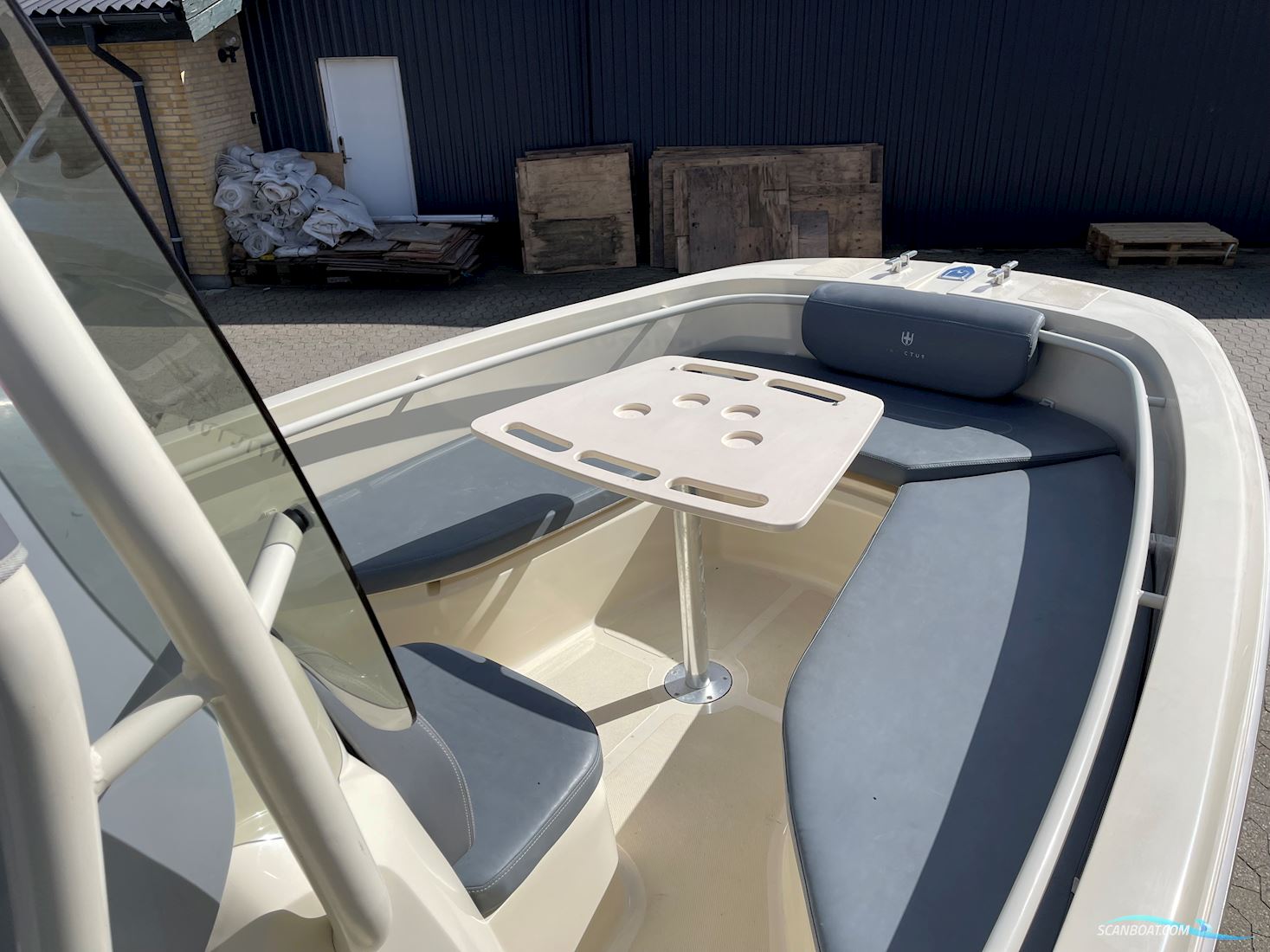 Invictus 200 HX