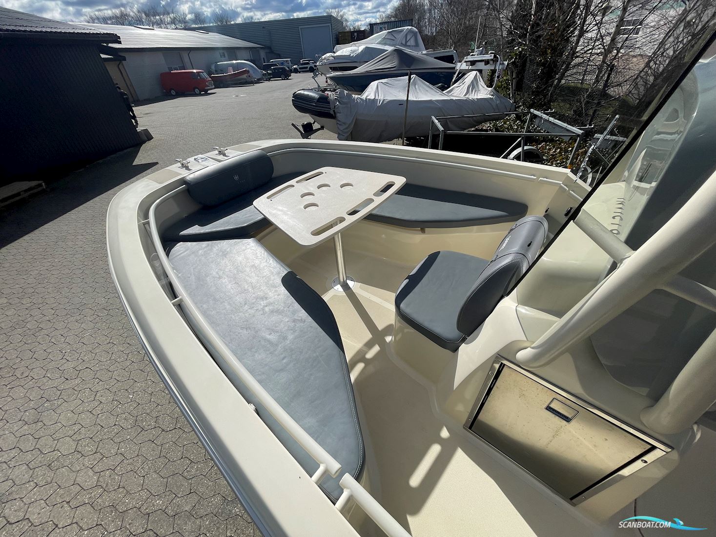 Invictus 200 HX