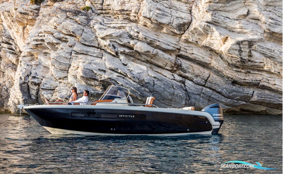 Invictus CX240 Motorboot 2022, mit Yamaha F250Nsb motor, Dänemark