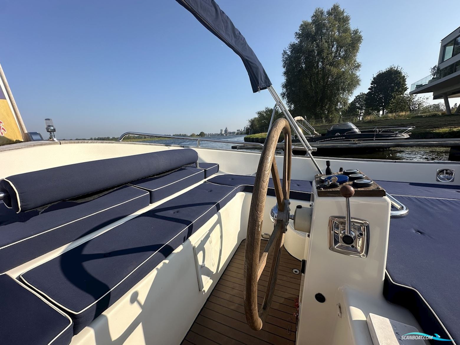 Jan Van Gent 10.35 Cabin