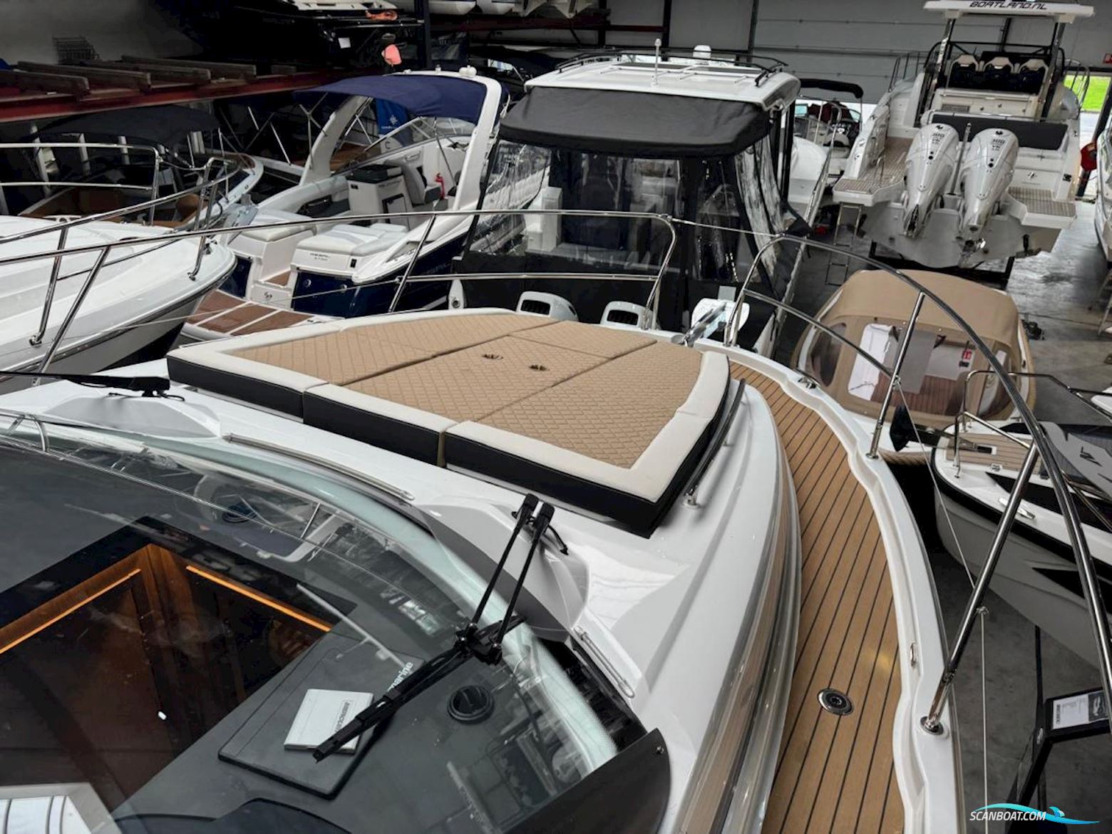 Jeanneau  NC37 met slechts 87 uur!