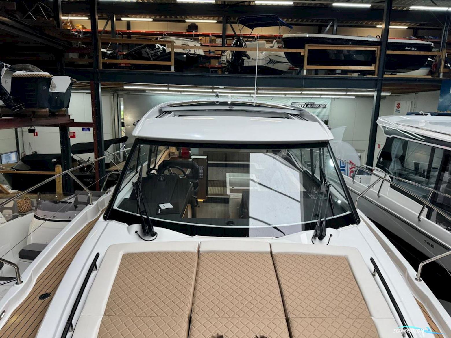 Jeanneau  NC37 met slechts 87 uur!