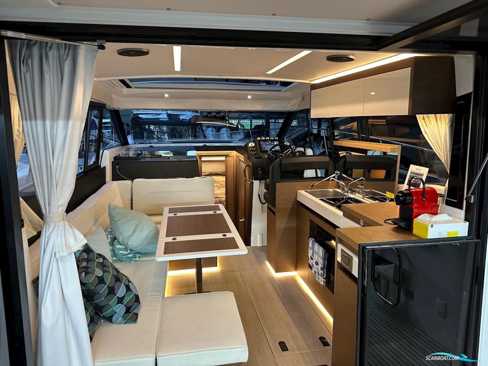 Jeanneau  NC37 met slechts 87 uur!