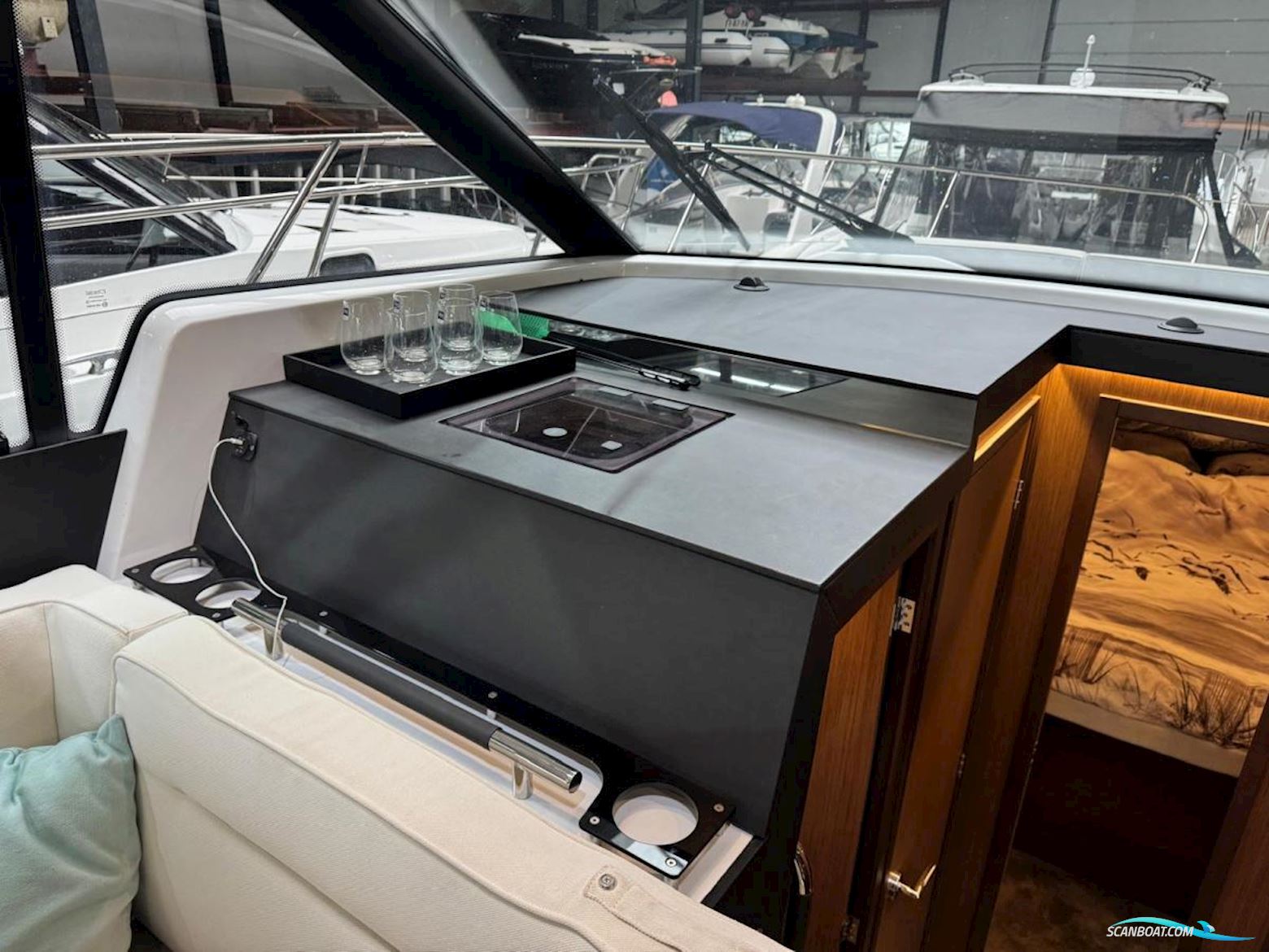 Jeanneau  NC37 met slechts 87 uur!