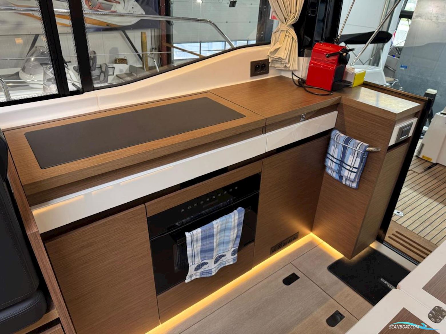 Jeanneau  NC37 met slechts 87 uur!
