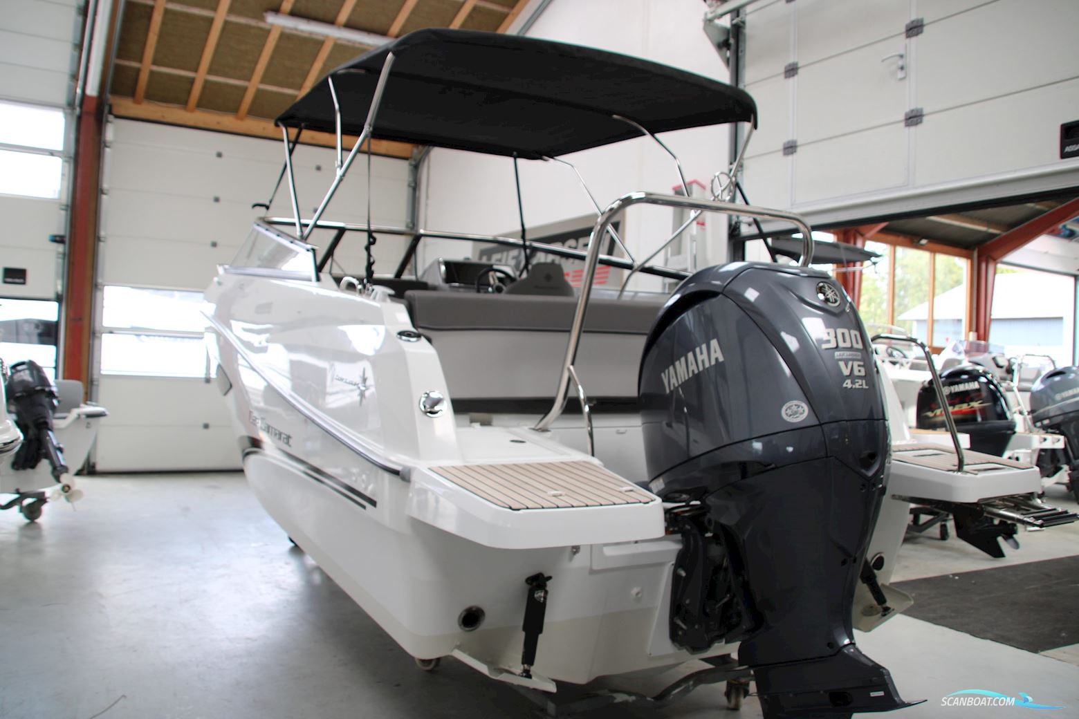 Jeanneau 7.5 DC Cap Camarat Gen2