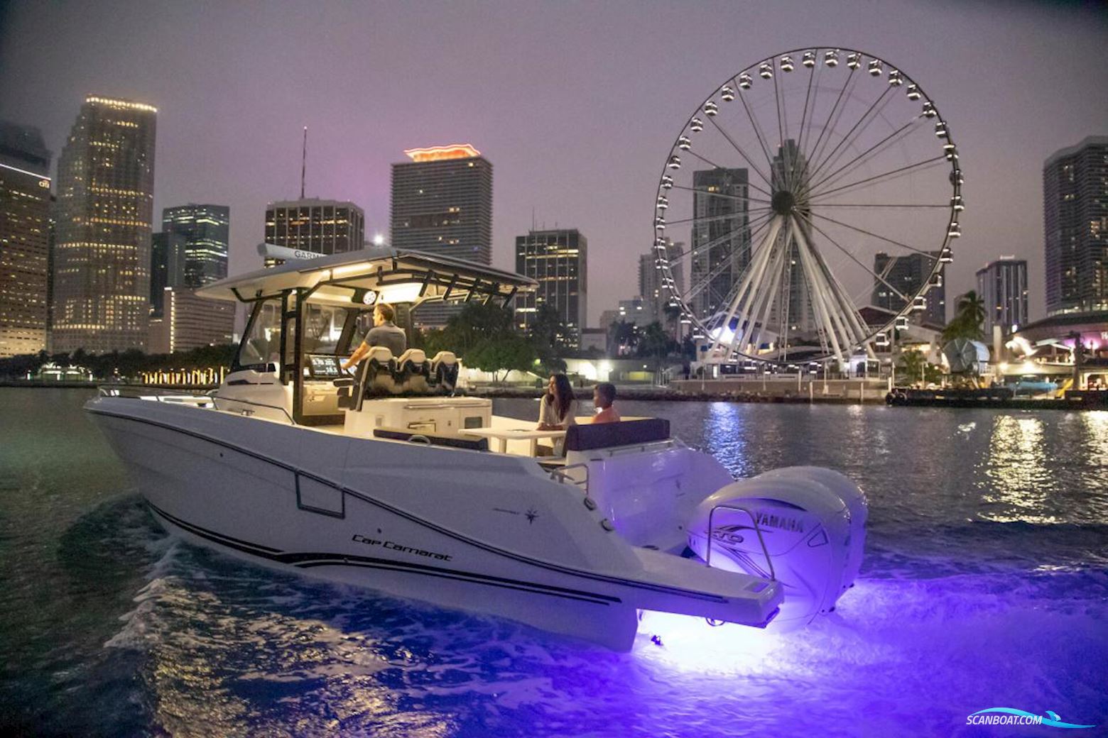 Jeanneau Cap Camarat 10.5 Center Console