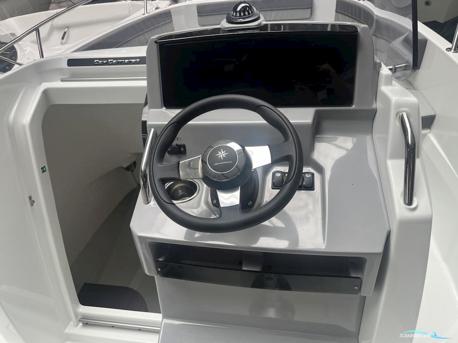 Jeanneau Cap Camarat 6.5 Center Console