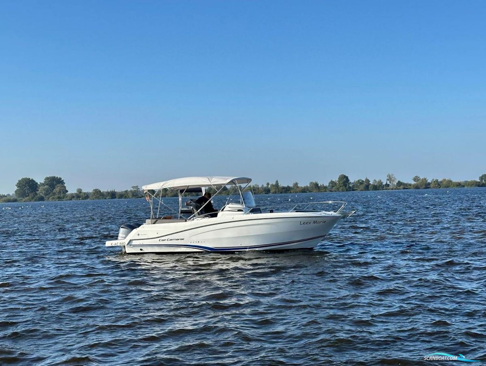 Jeanneau Cap Camarat 9.0 Center Console