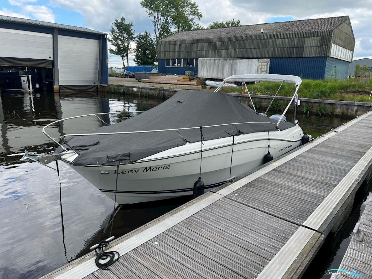 Jeanneau Cap Camarat 9.0 Center Console