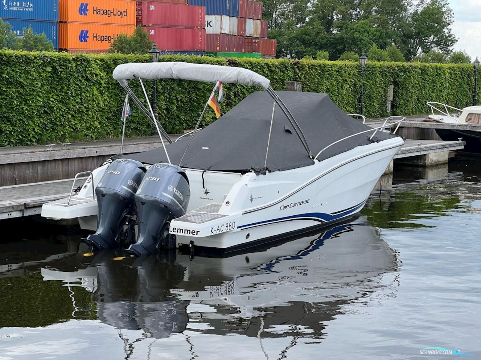 Jeanneau Cap Camarat 9.0 Center Console