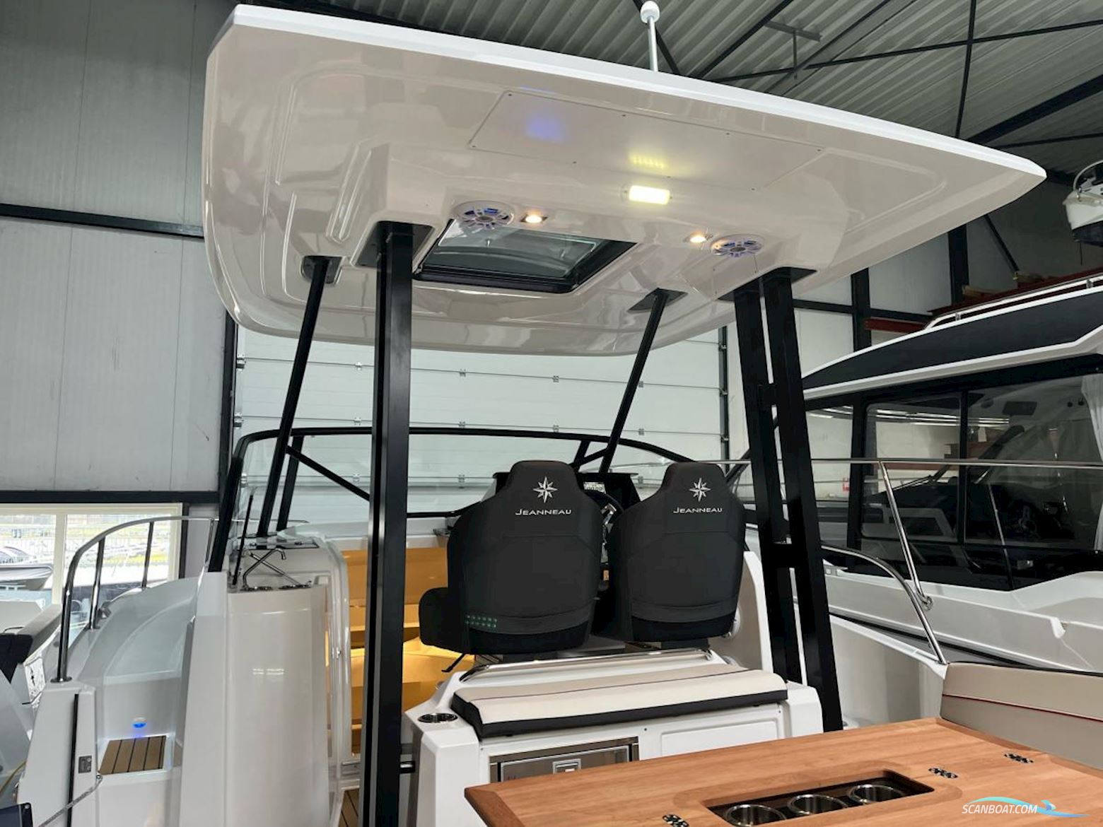 Jeanneau Cap Camarat 9.0 WA Serie 2 new model!