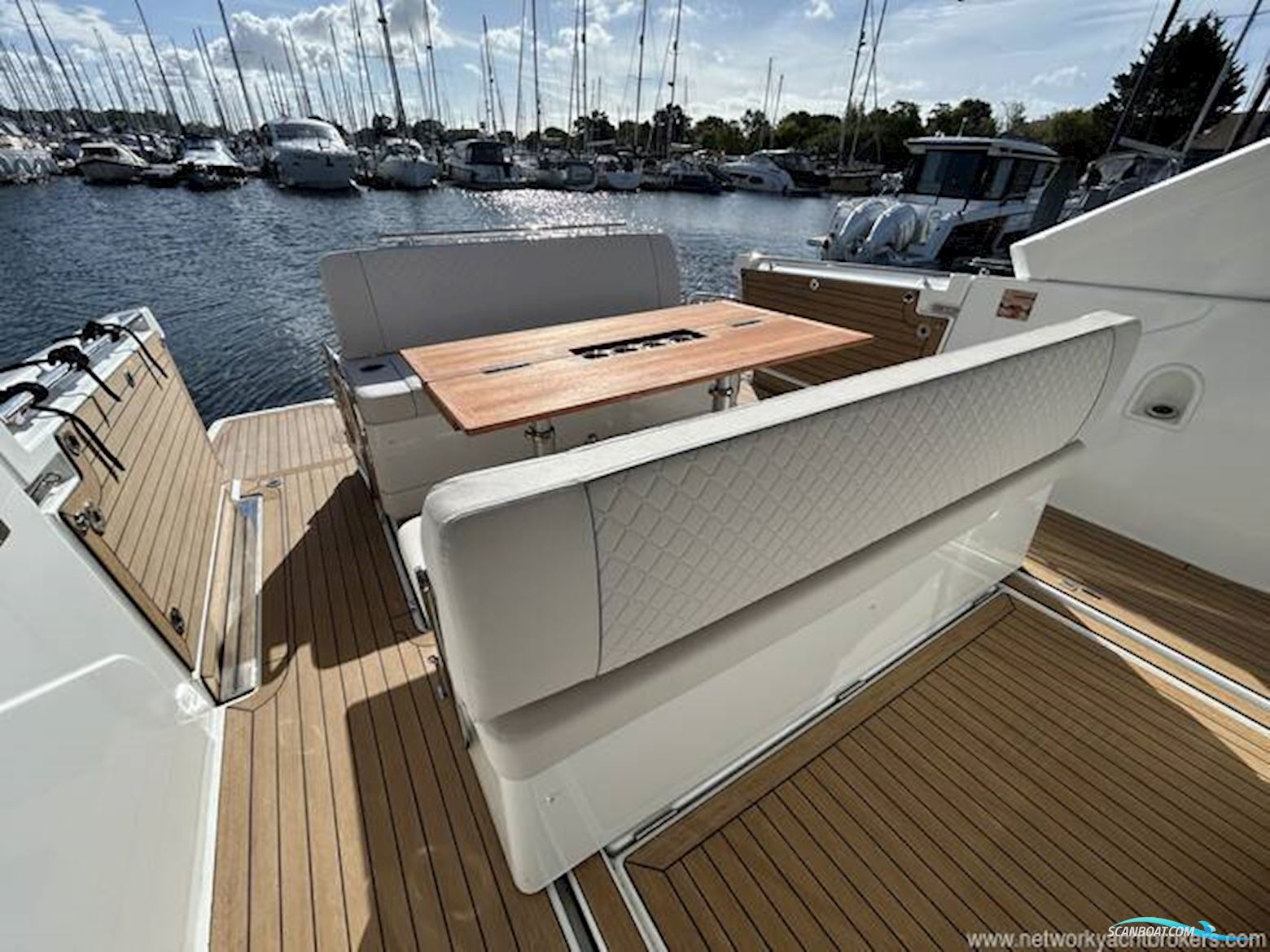 Jeanneau DB37
