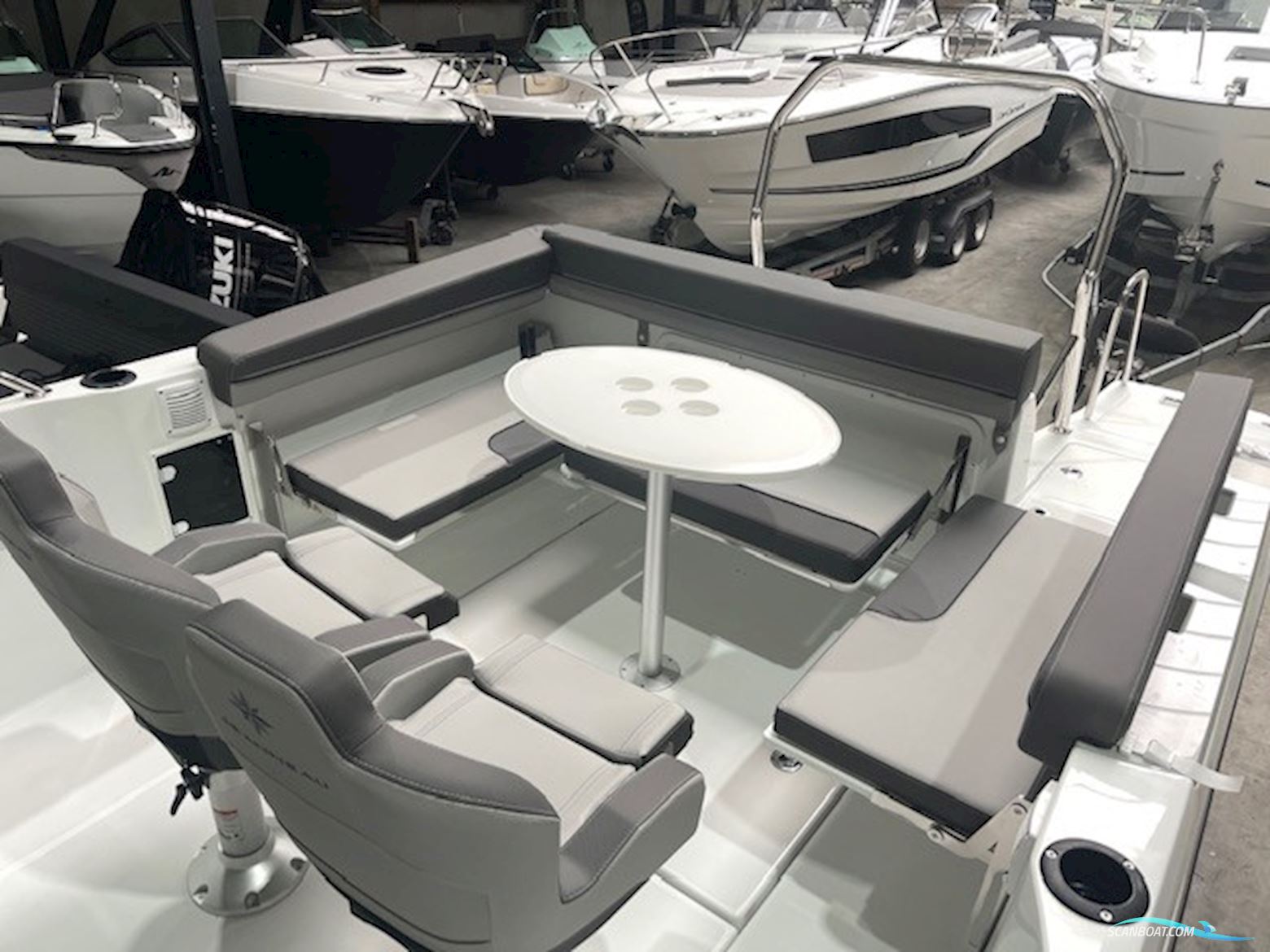 Jeanneau demo Cap Camarat 7.5 CC Serie 3