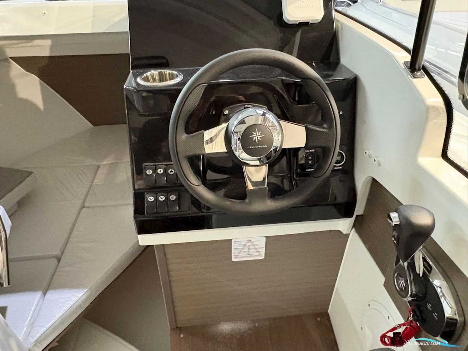 Jeanneau Merry Fisher 695 Serie 2. Dit Schip is Aanwezig op de Suzuki Stand Van Hiswa te Water 2026.