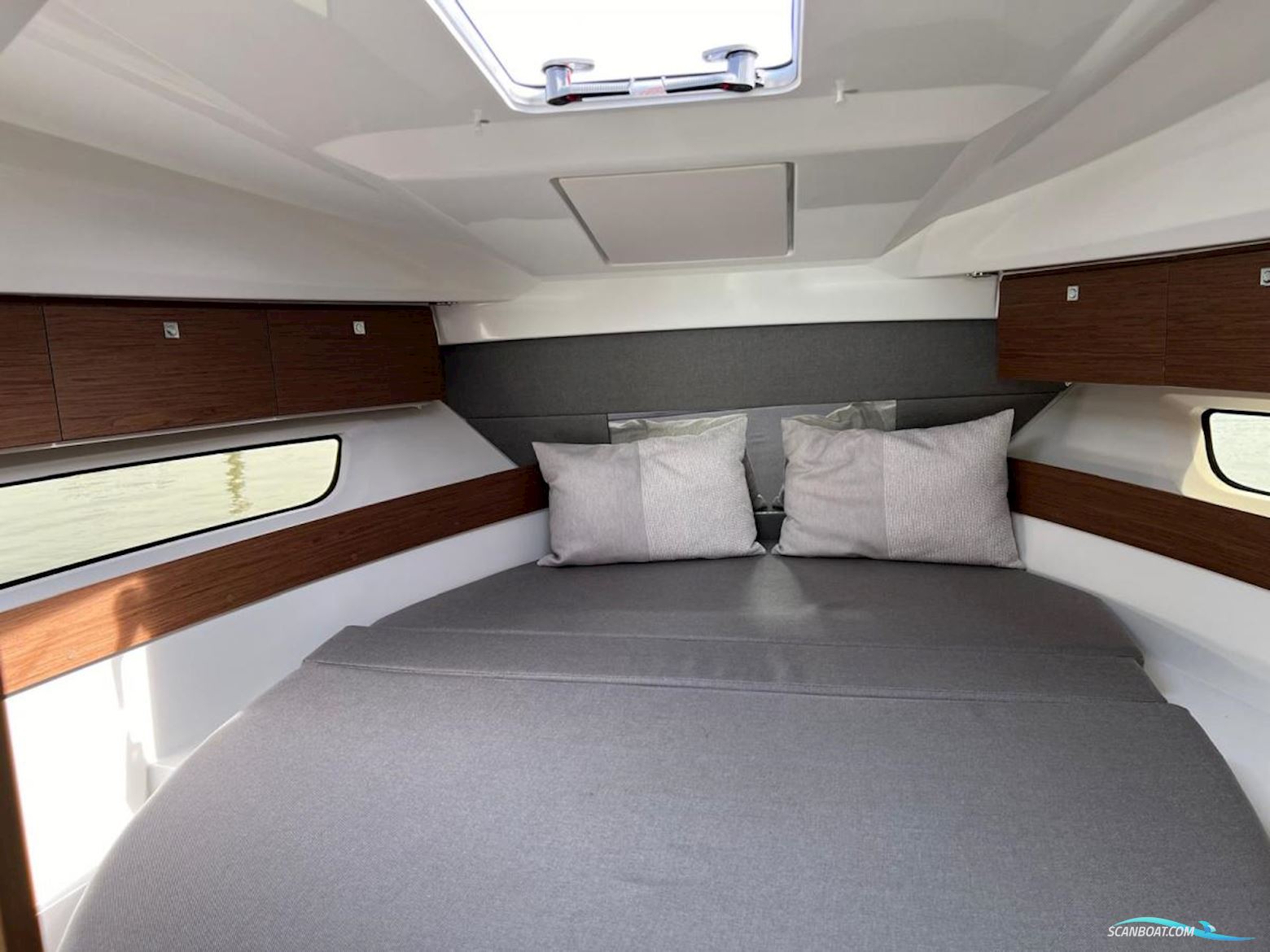 Jeanneau Merry Fisher 895 met boeg en heckschroef