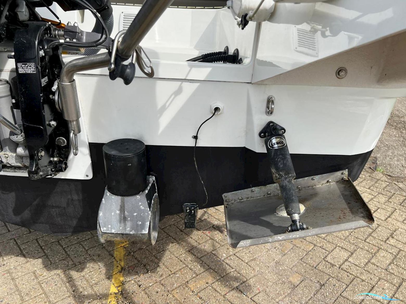 Jeanneau Merry Fisher 895 met boeg en heckschroef