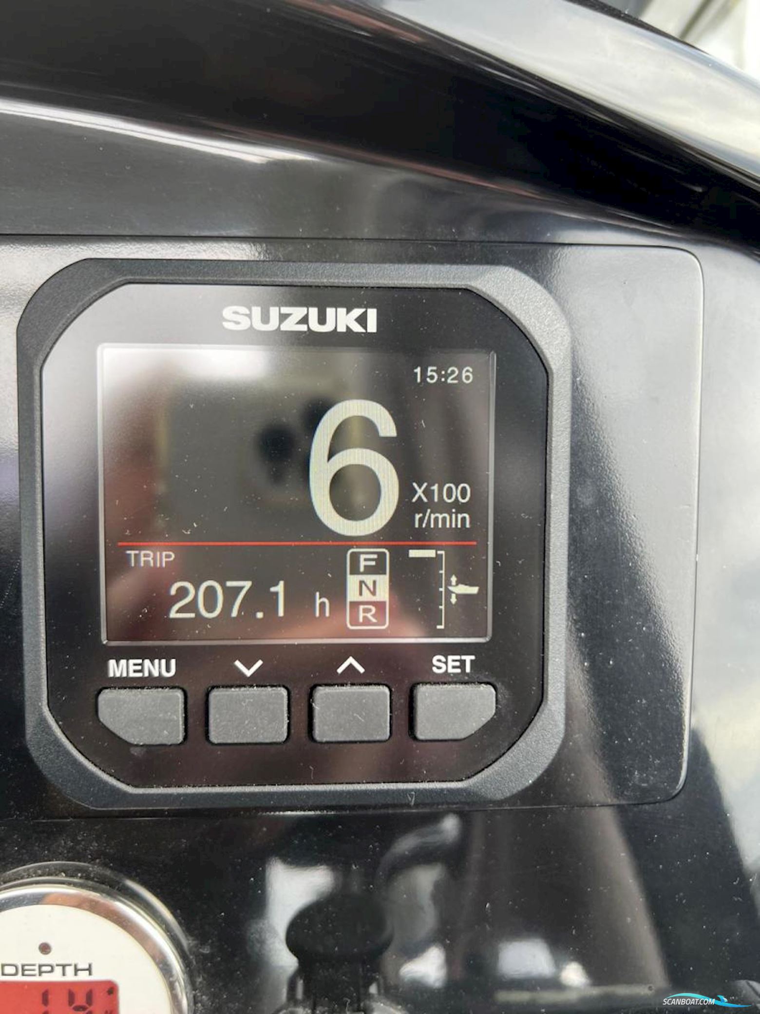 Jeanneau Merry Fisher 895 met boeg en heckschroef