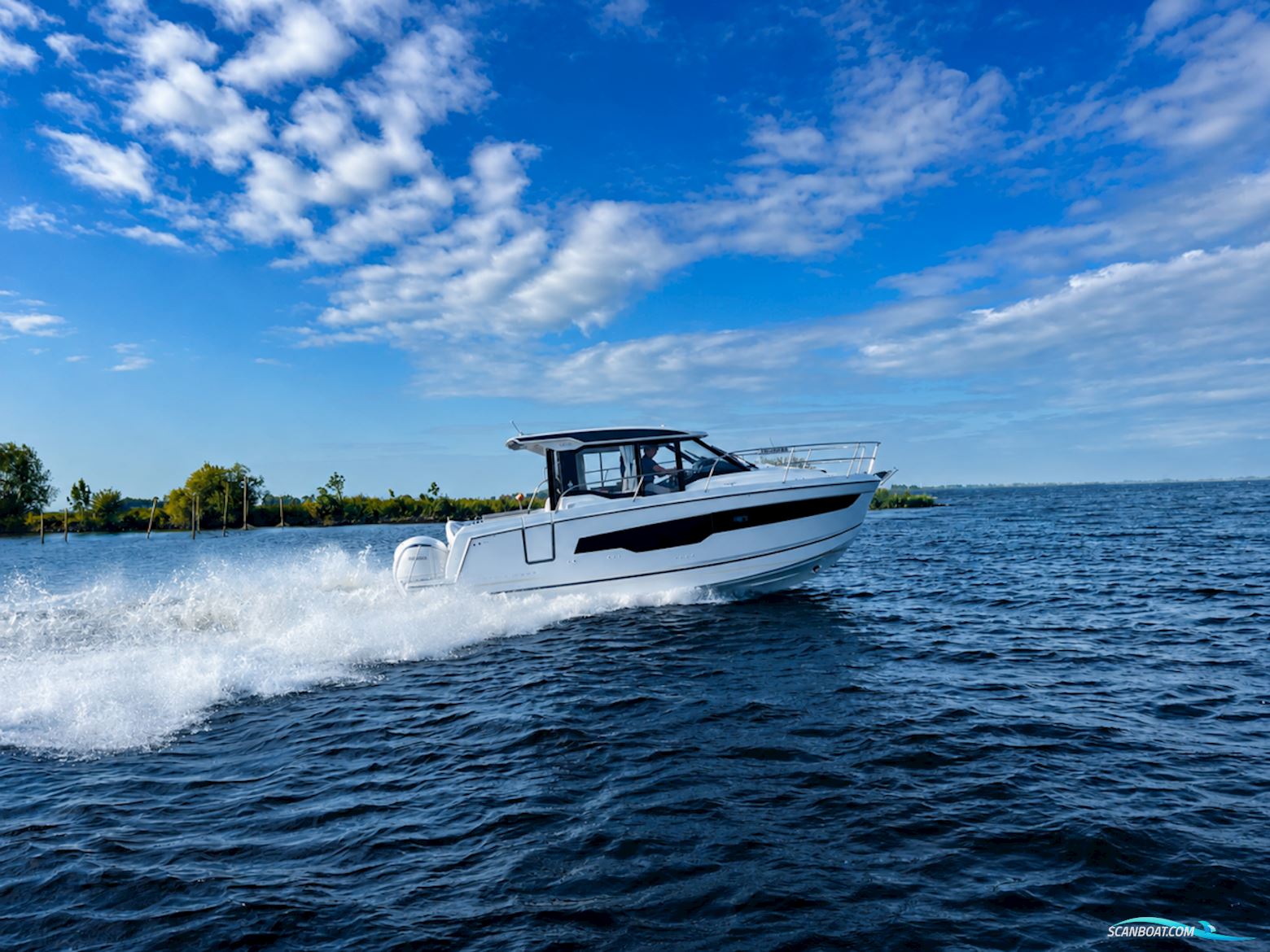 Jeanneau Merry Fisher 895 serie 2. Dit schip is aanwezig op de Yamaha stand van hiswa te water 2026. Motorboot 2027, mit Yamaha motor, Niederlande