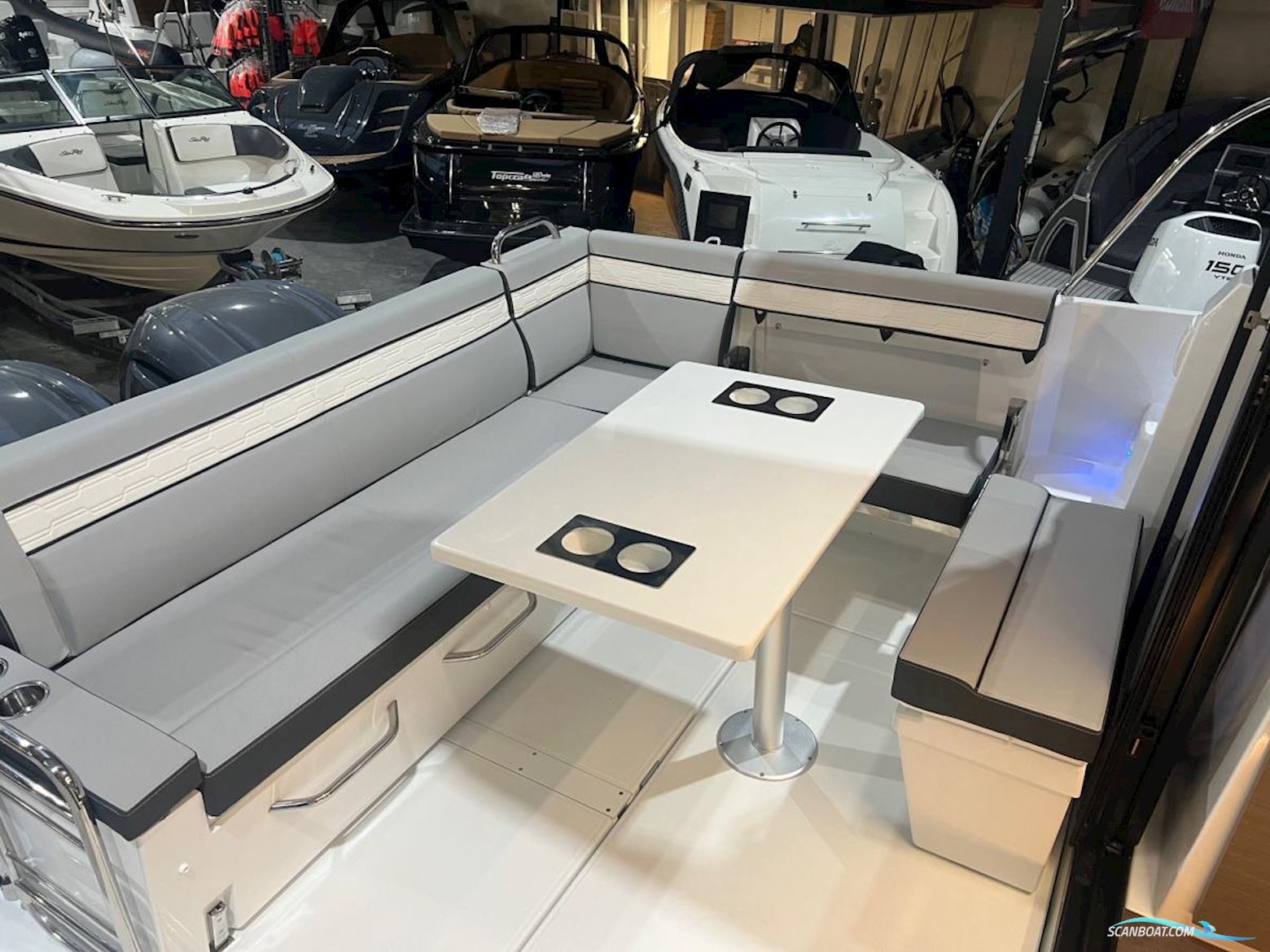 Jeanneau Merry Fisher 895 serie 2. Dit schip is aanwezig op de Yamaha stand van hiswa te water 2026.