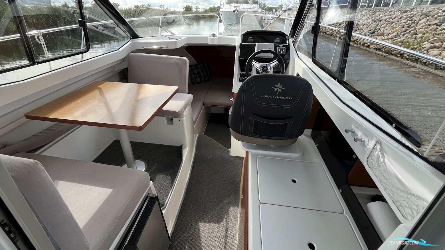 Jeanneau MF 695